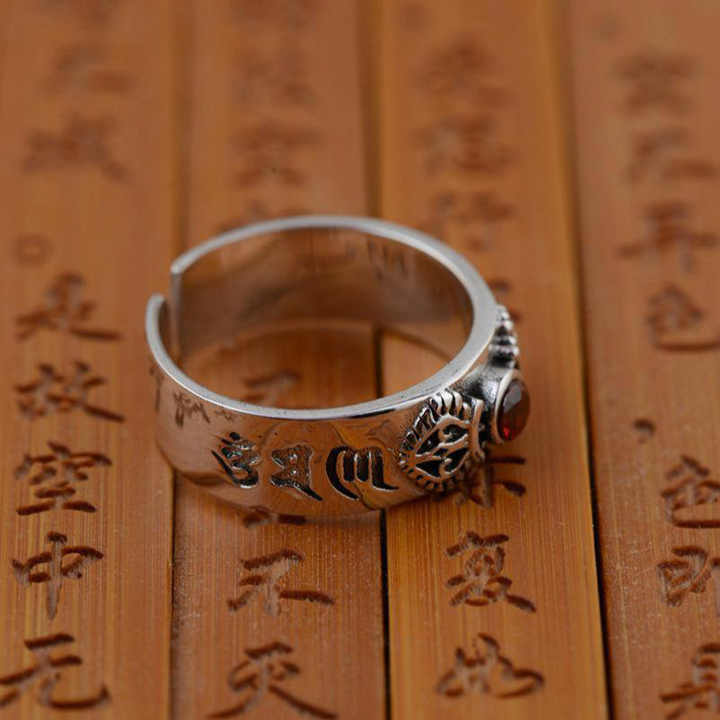 "Mantra" ring in 925 silver