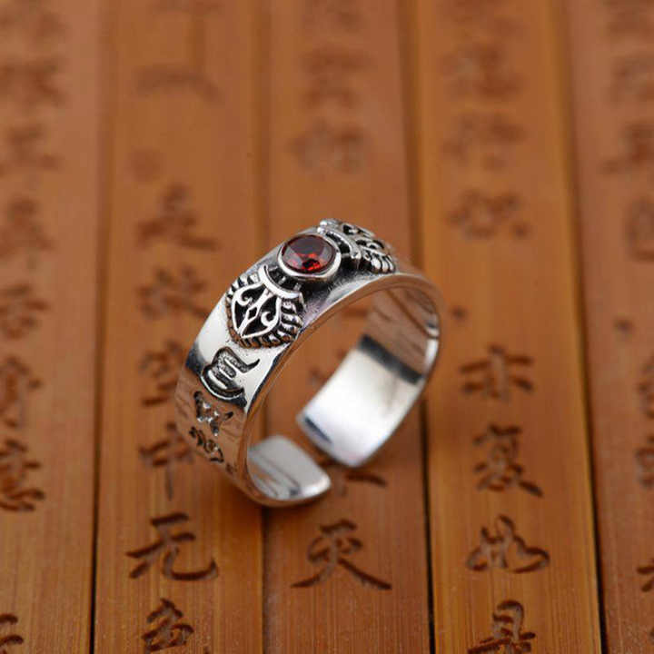 "Mantra" ring in 925 silver