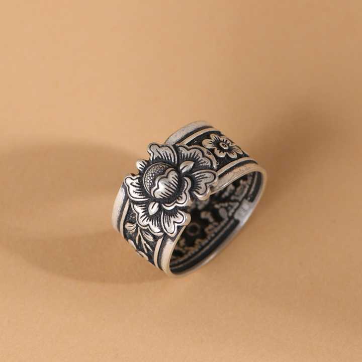 "Peony" ring in 990 silver