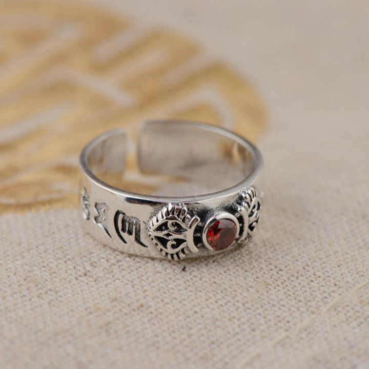 "Mantra" ring in 925 silver