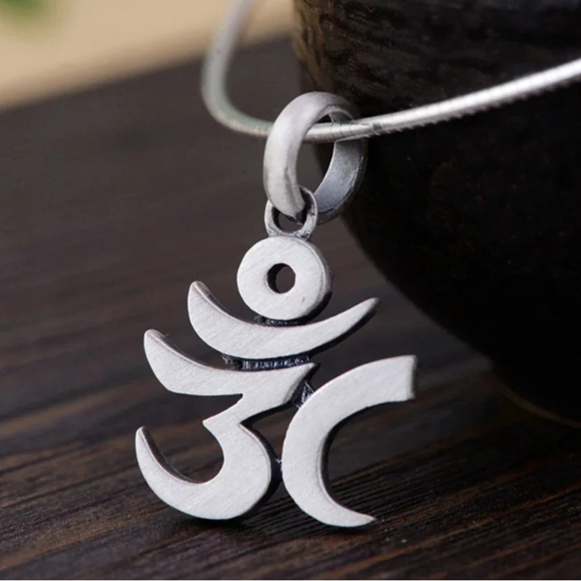 "Om" pendant in 925 silver