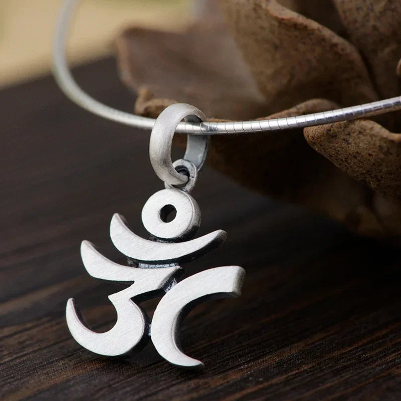 "Om" pendant in 925 silver